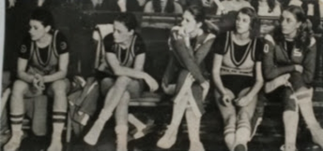 Anche se prestigiosa, la panchina è sempre difficile da accettare... Campionato di serie A 1972/73, Milano Palalido. In questa occasione si riconoscono Costa, Pareschi, Fiorio, Bozzi e Vaghi. Dall'archivio personale di Madi Vaghi.