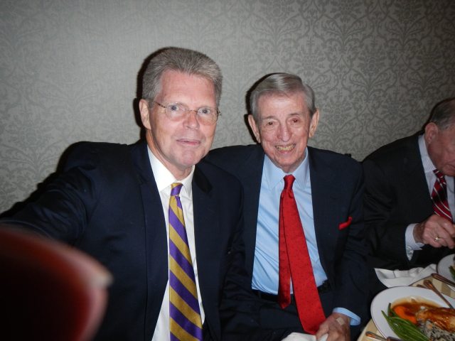 A cena insieme due 'giovanissimi': Arturo Kenney a sinistra e coach Lou Carnesecca (a destra) - fonte ArtKenney