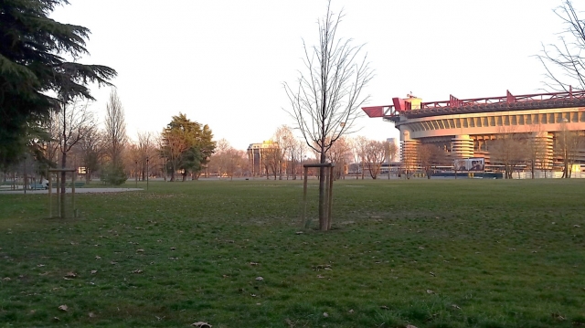 Veduta di Via Tesio oggi: un'area verde dove sorgeva il Palazzo dello Sport