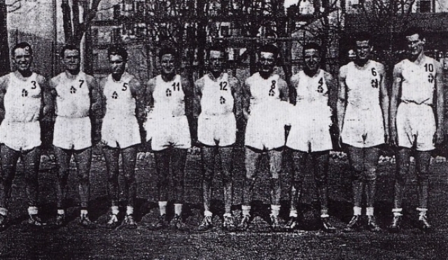 Canetta con la maglia n° 8 del Borletti nel 1939