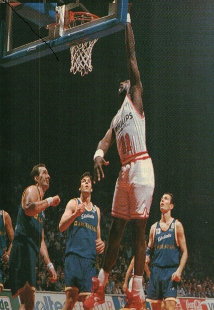 Conclusione ravvicinata di Dawkins nella finale 3°-4° posto di Eurocup 1992 contro l'Estudiantes Madrid