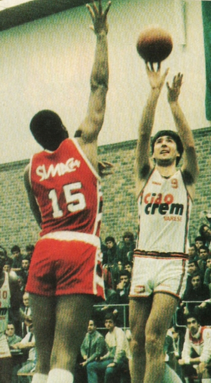 J.B. Carroll contrasta Caneva nella finale di Coppa Korac 1985