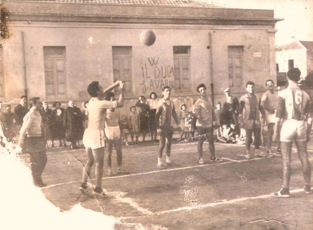 Un'immagine della sfida tra le squadre di San Filippo del Mela e Barcellona Pozzo di Gotto del 7 febbraio 1943 (per gentile concessione di Piero Cocuzza)