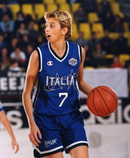 Laura Macchi in maglia azzurra (Foto Giulio Ciamillo per Federazione Italiana Pallacanestro)