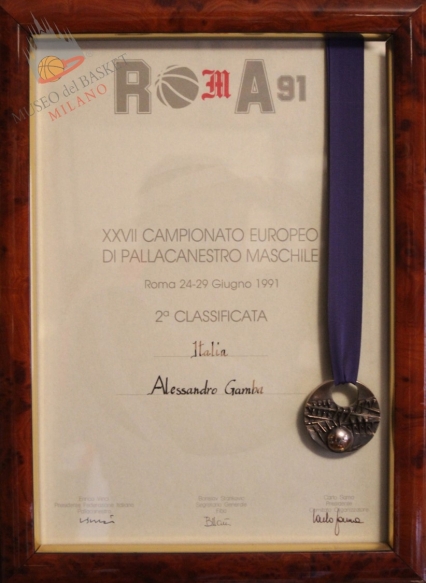 Medaglia d'argento e diploma celebrativo del secondo posto agli Europei di Roma 1991 con la Nazionale Italiana. Foto MDB-MI