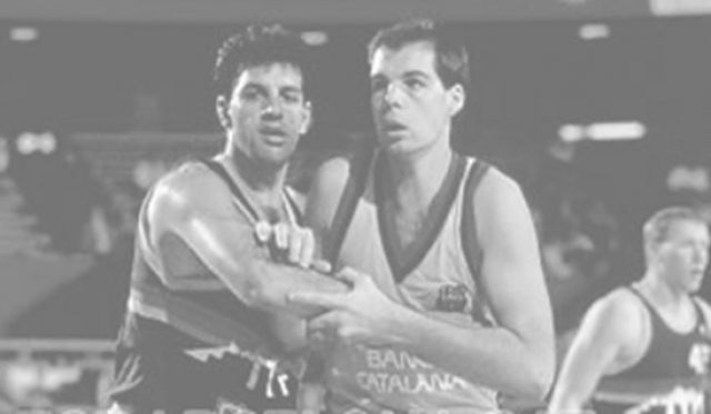 Marcatura tra Danny Schayes (Denver) e Ferran Martinez (Barcelona) nella semifinale del McDonald's Open 1989 a Roma (foto dal sito fcbarcelona.cat)