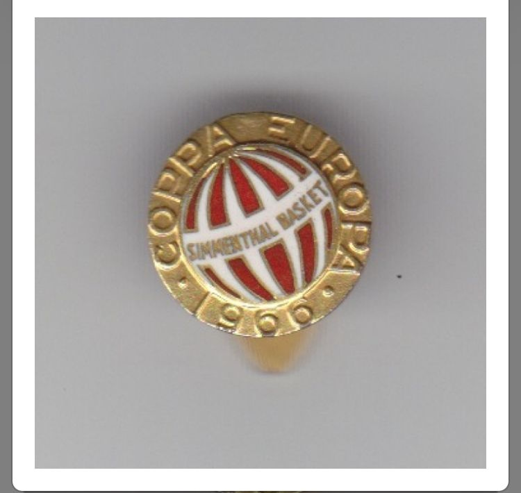 Distintivo realizzato a seguito della conquista della Coppa Europa probabilmente riservato solo a giocatori e dirigenti (dalla collezione privata di Paolo Bianchi)