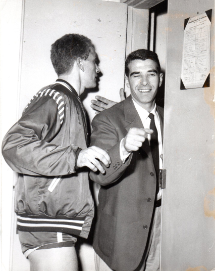 Una simpatica espressione di coach Vittorio Tracuzzi in compagnia di Sandro Riminucci del Simmenthal (per gentile concessione di Daniela Tracuzzi)